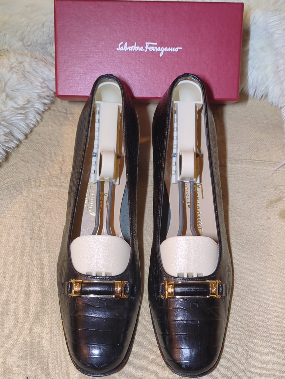 Vintage Salvatore Ferragamo Black Leather Loafers w/Cream Trim Gold Hardware $75